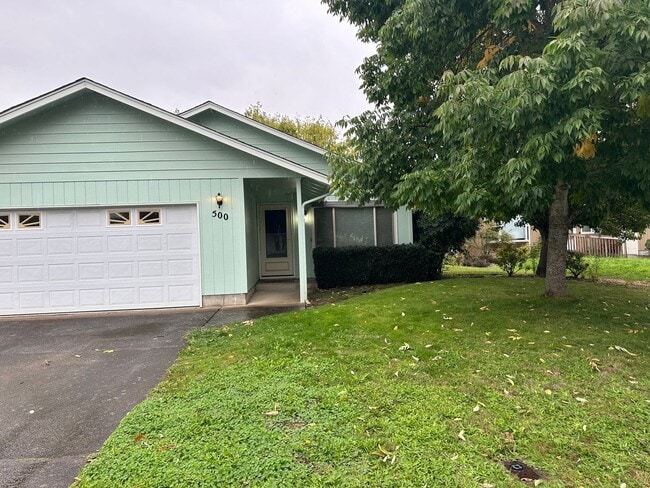 Building Photo - Beautiful 3 bedroom 2 bathroom house in a ...