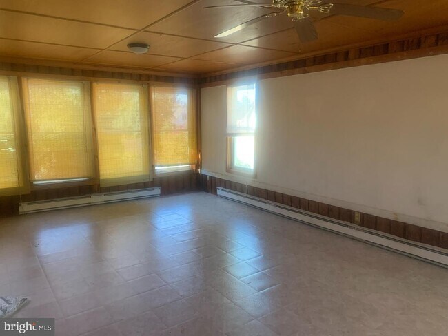 Foto del edificio - 915 Stone Rd