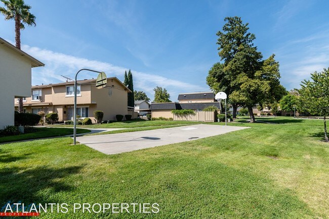 Building Photo - 2 br, 1.5 bath House - 458 Don Marco Court