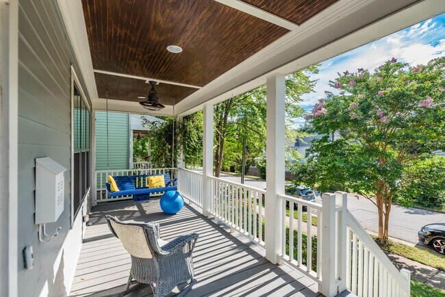 Building Photo - APPLICATION PENDING! Available 9/22/25! Go...
