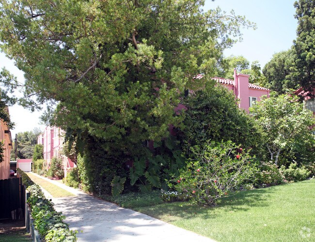 Foto del edificio - 1323 N Columbus Ave