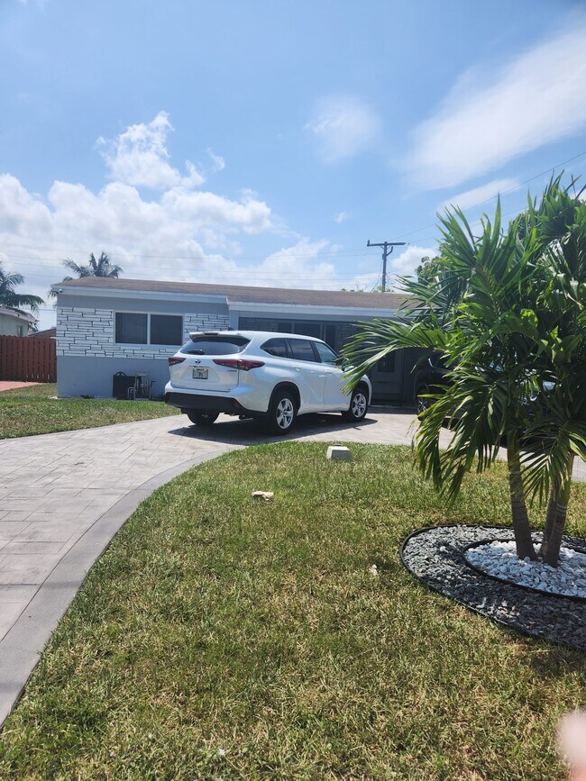 Foto del edificio - 3120 SW 64th Ave