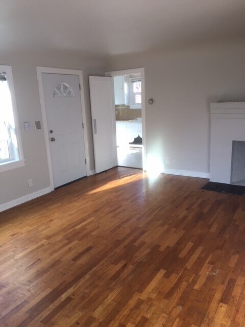 Building Photo - 4306 Phinney Ave N