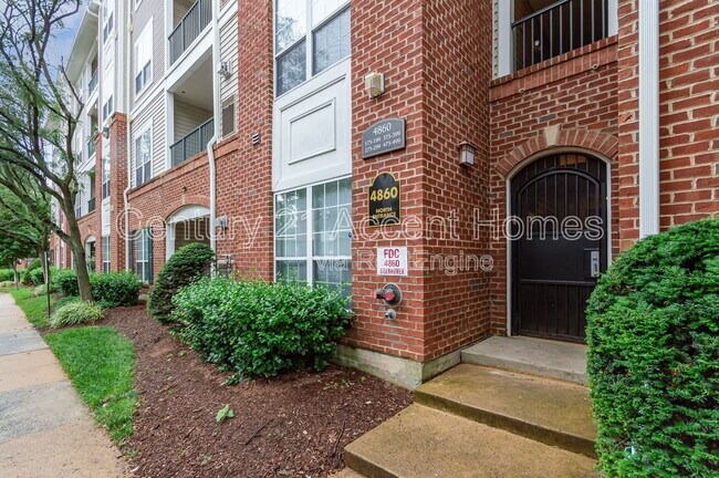Building Photo - 4860 Eisenhower Ave
