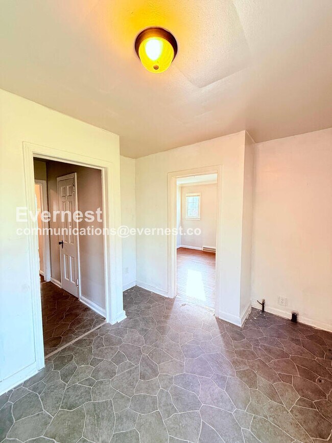 Foto del edificio - 5747 Lakepointe St