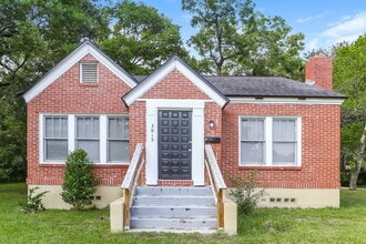 Building Photo - 3015 Commonwealth Ave