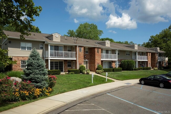 Building Photo - 65 Westwood Dr
