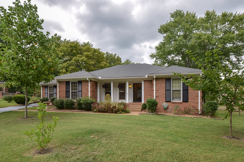 Building Photo - 705 Spring House Circle