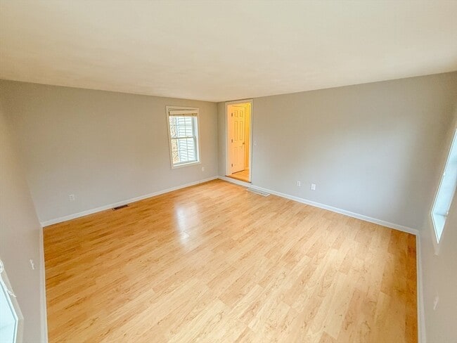 Foto del edificio - 14 Eastern Ave