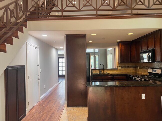 Foto del edificio - 4959 Laurel Canyon Blvd