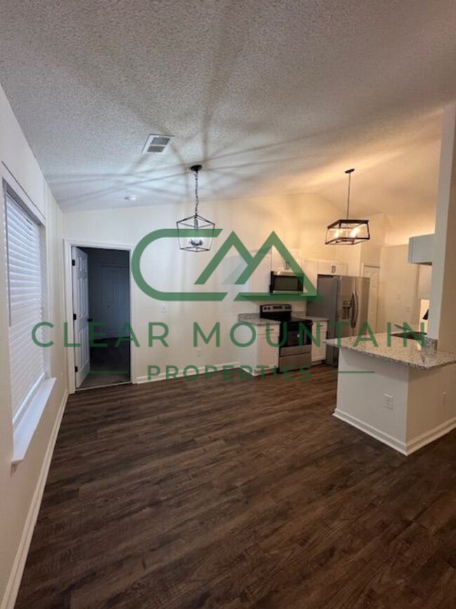 Foto del edificio - 3 Bedroom Updated Single Family Home