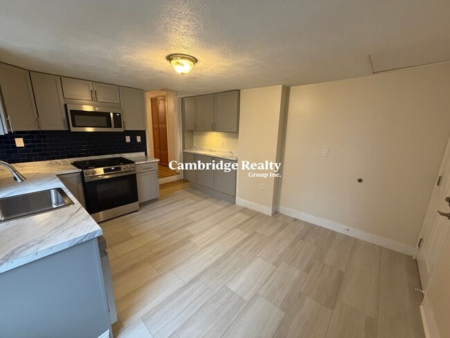 Building Photo - 67 Oak St