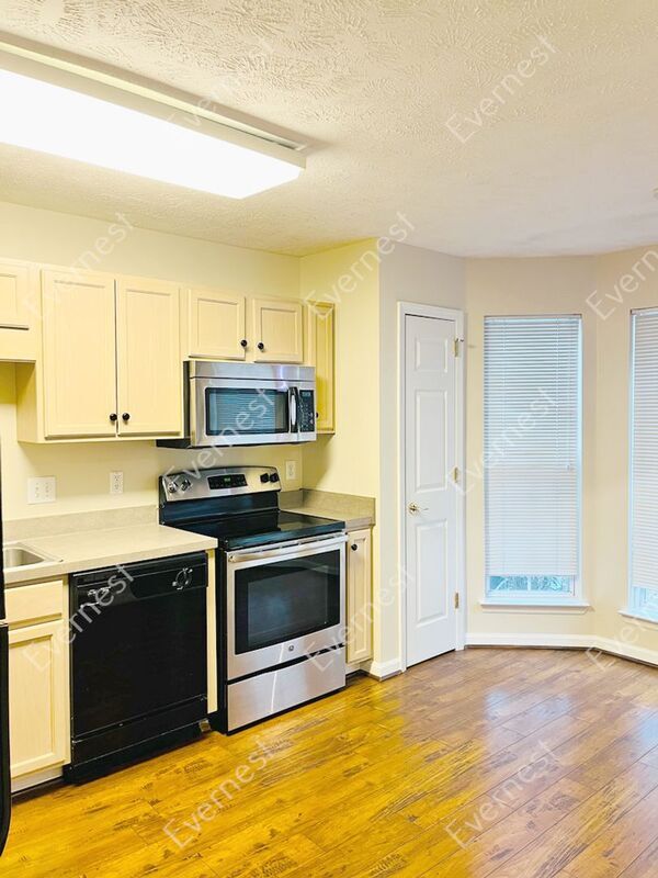 Building Photo - 120 Stanton Hall Ln