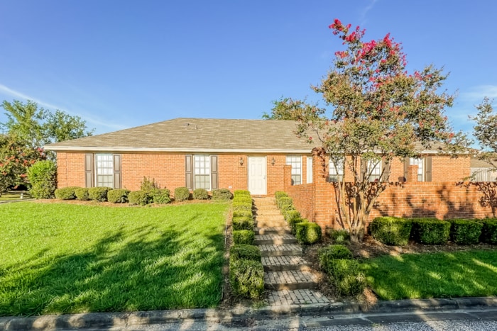 Primary Photo - 2100 Station Ct