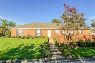 Building Photo - 2100 Station Ct