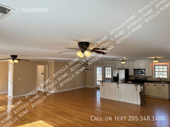 Building Photo - Spectacular Home in a Quiet Neighborhood