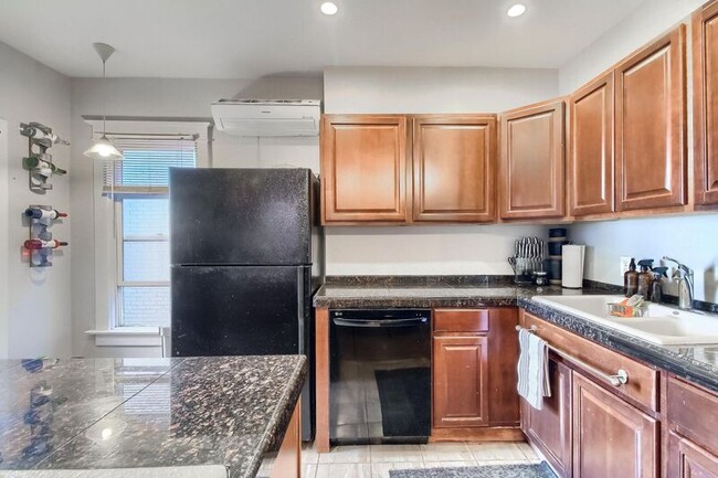 Foto del edificio - 1736 N Washington St