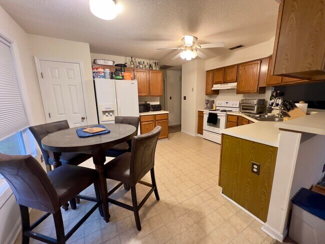 Building Photo - 510 Greenfield Pl