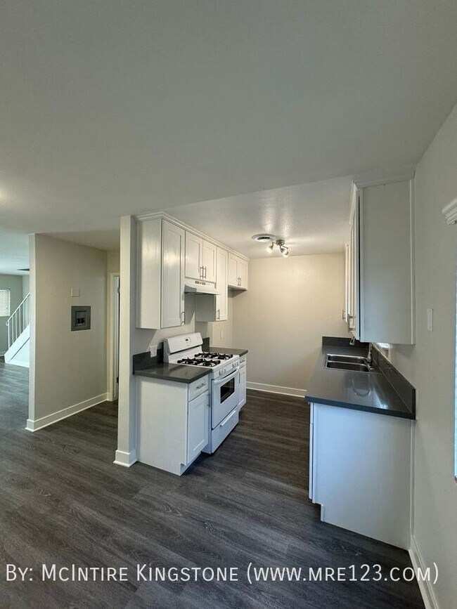 Building Photo - Move-in Specials Await - Beautiful 2BD/1.5...