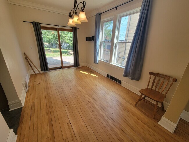 Foto del edificio - AVAILABLE October 1st! - 3 BED 1 BATH Home!
