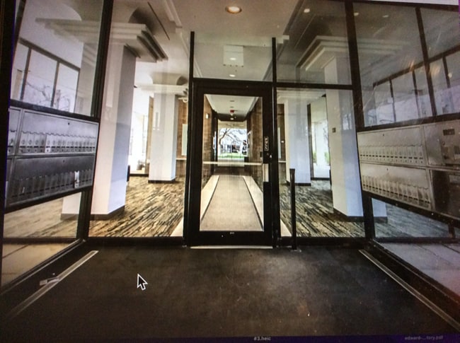 Building Photo - 1400 E 55th Pl