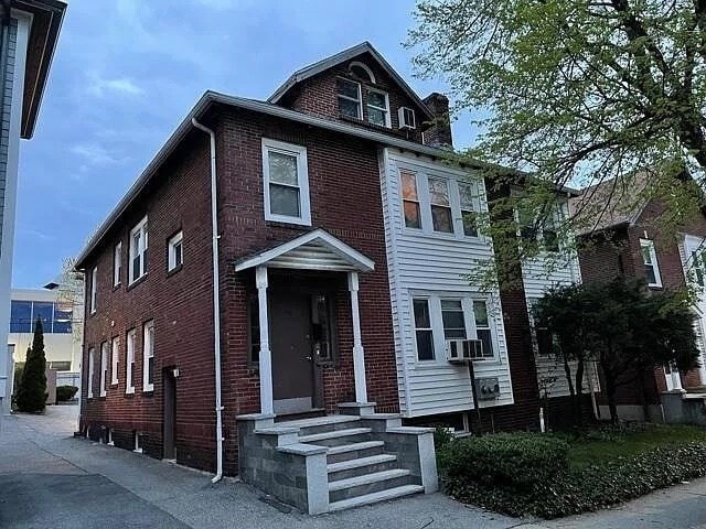 Primary Photo - 96 Lawton St