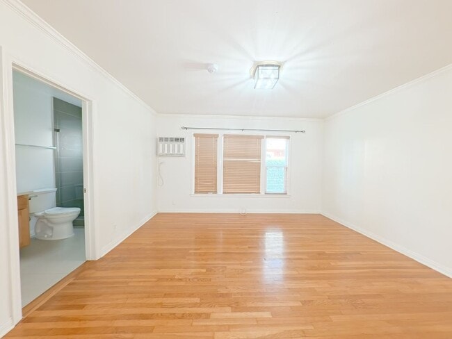 Building Photo - 442 Kelton Ave