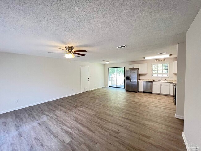 Building Photo - 7686 Old Hickory Dr