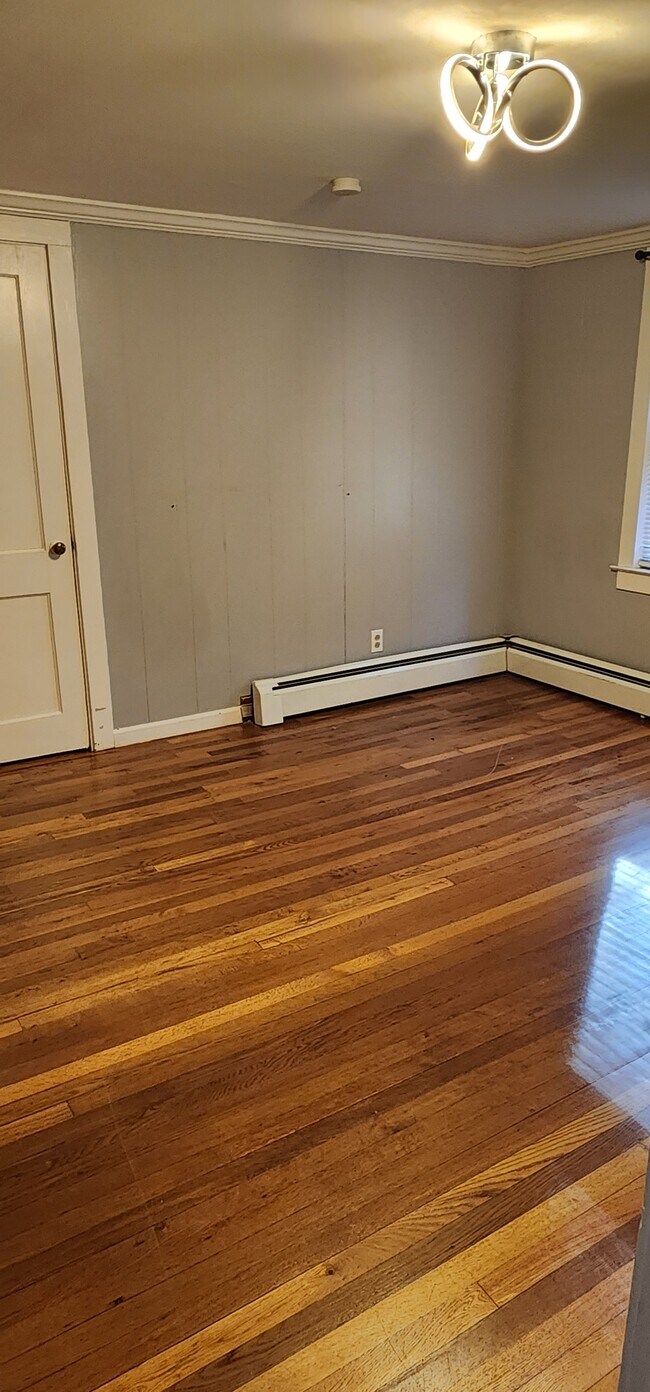 74 New St Unit Beautiful 2 Bedroom, Seymour, CT 06483 Apartments in