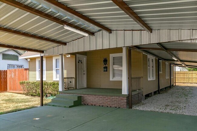 Building Photo - 2622 Virginia St