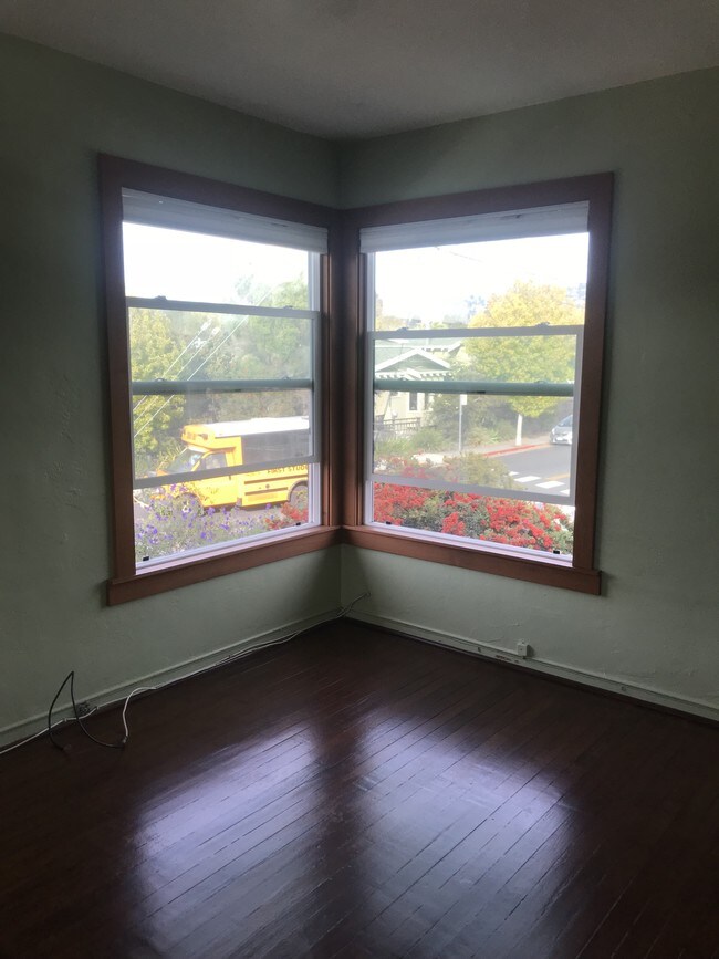 Building Photo - 1602 Kains Ave