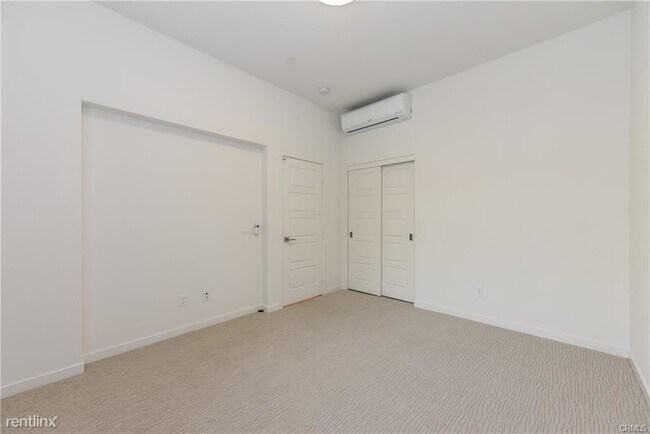 Building Photo - 3 br, 3.5 bath Condo - 181 Magnet