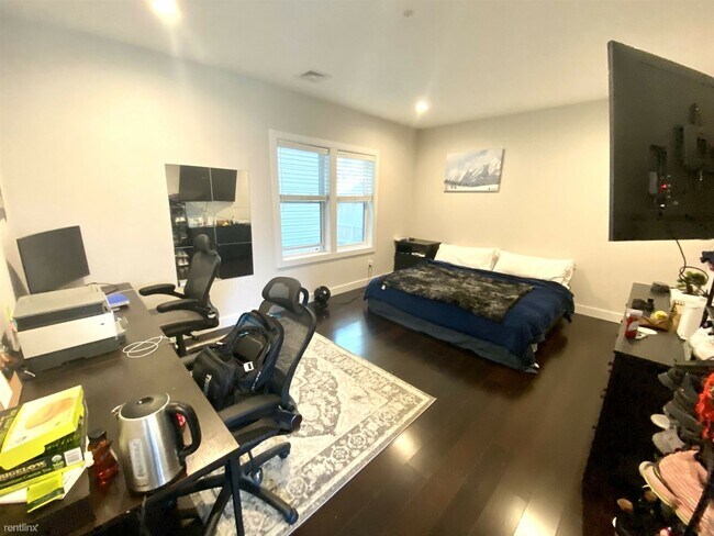 Building Photo - 7 br, 4.5 bath House - 22 Cedar St 1