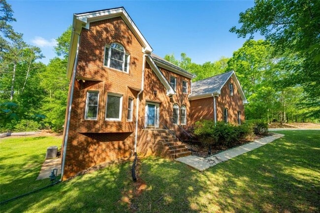 Building Photo - 219 Deerhill Dr