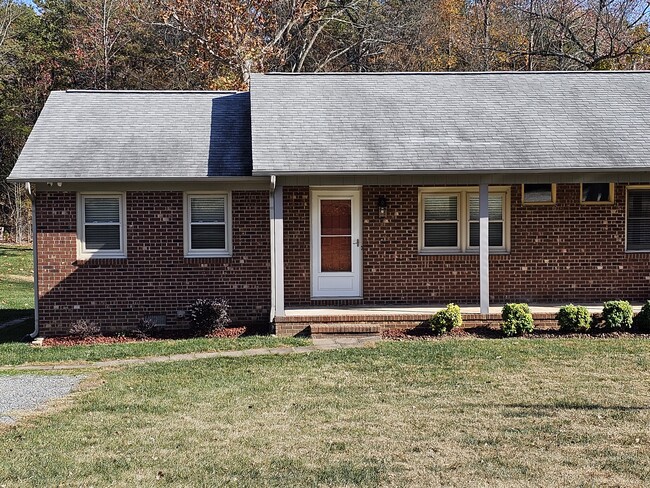 Building Photo - 105 Meredith Dr