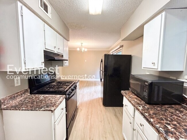 Building Photo - 396 Promenade Ct