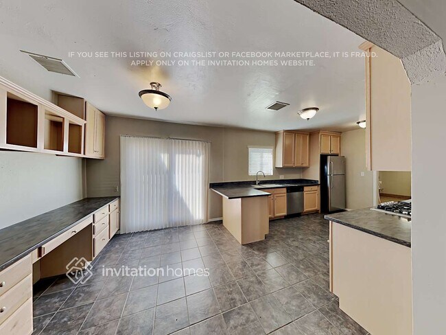 Foto del edificio - 661 N Sunland Dr