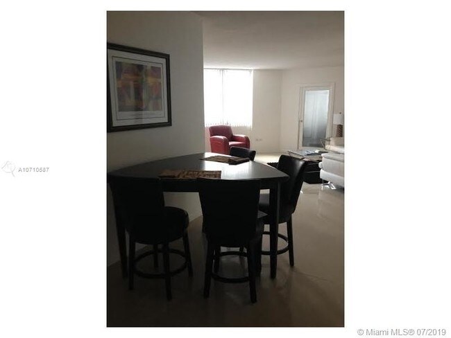 Building Photo - 905 Brickell Bay Dr