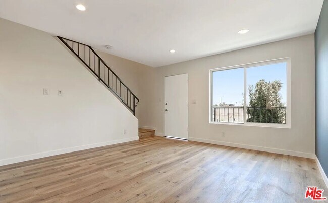 Foto del edificio - 110 S Eucalyptus Ave