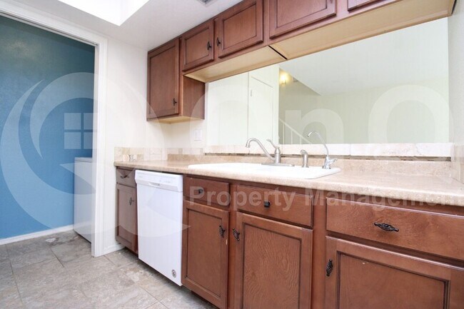 Foto del edificio - 4418 E Riverside St