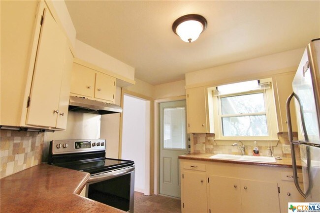 Foto del edificio - 182 Woodland Ave