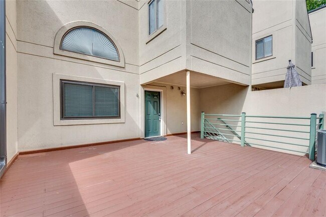 Foto del edificio - 67 25th St NW