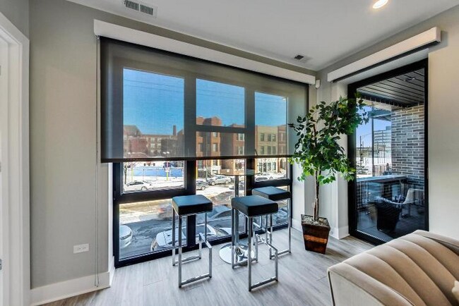 Foto del edificio - 1318 N Western Ave
