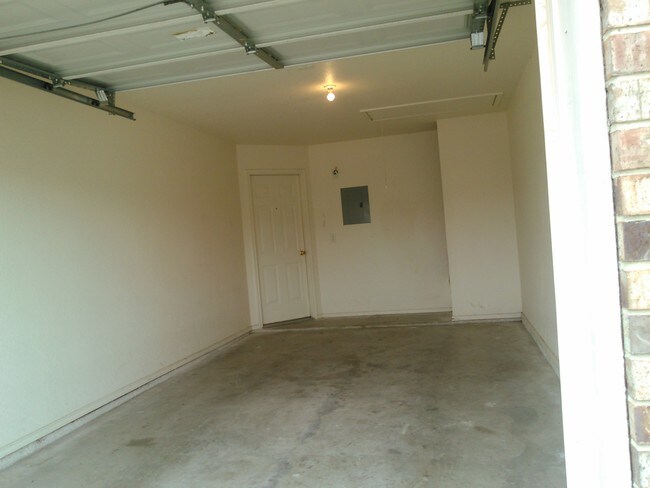 Building Photo - 4302 Alleeta Dr