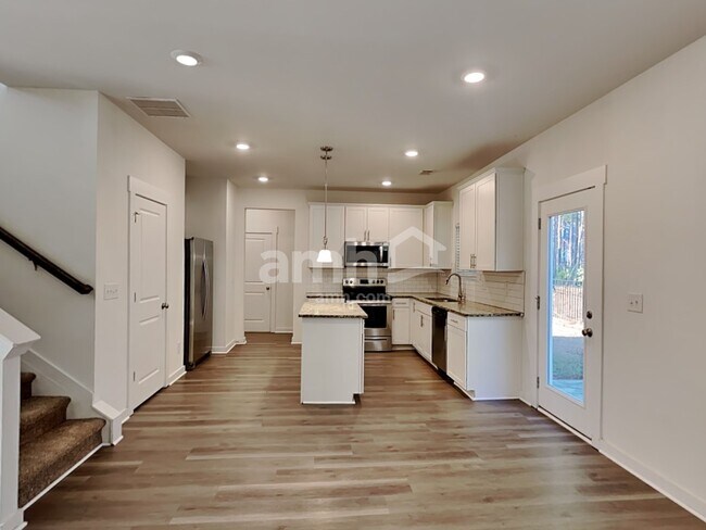 Building Photo - 85 Landsdown Xing