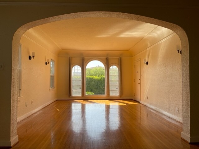 living room - 1348 S Orange Grove Ave