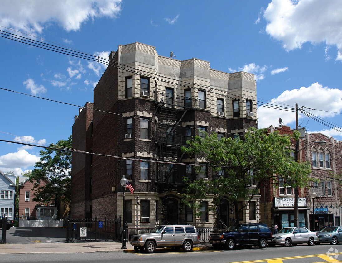 Foto principal - 3510-3514 Park Ave
