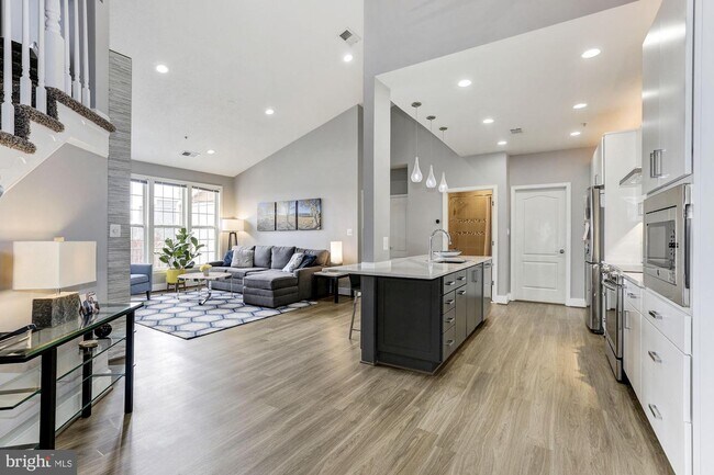 Building Photo - 12170 Abington Hall Pl