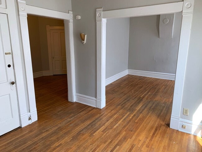 Foto del edificio - 248 1/2 W 5th Ave