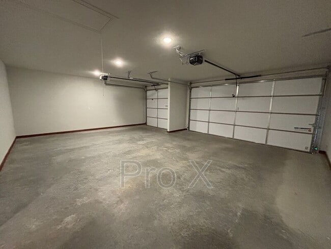 Building Photo - 1908 Charles St